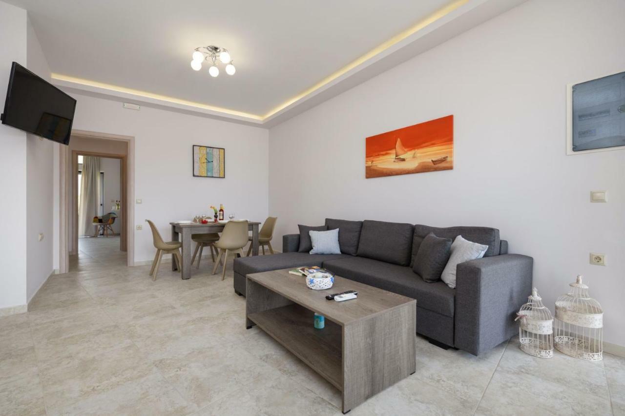 Coral Sea Apartment Kokkinos Pirgos Buitenkant foto
