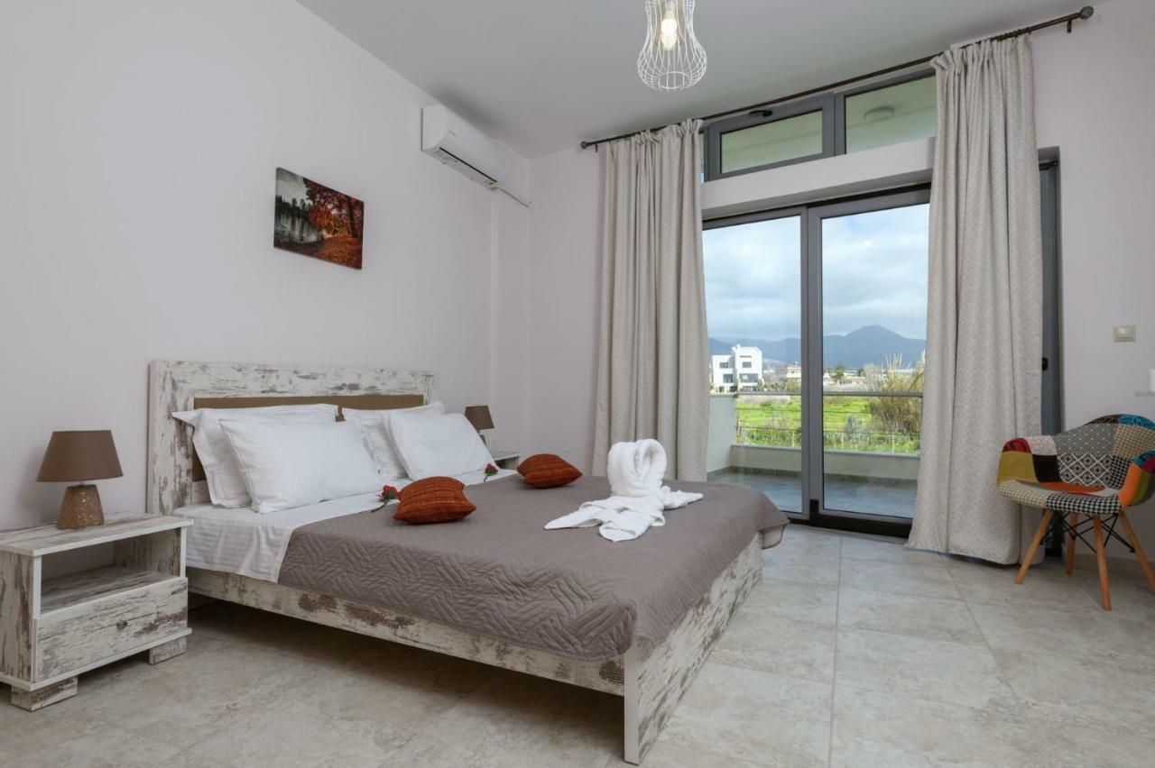 Coral Sea Apartment Kokkinos Pirgos Buitenkant foto